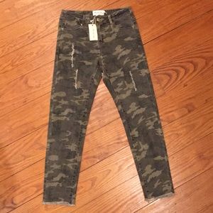 Distressed Camo jean